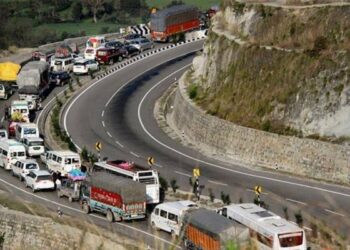 Srinagar-Jammu Highway Closed, Mughal Road Open For Traffic 