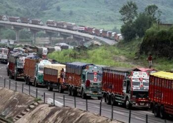 Kashmir Remains Cut Off: 3,000 Vehicles Stranded As Landslides Block Srinagar-Jammu Highway