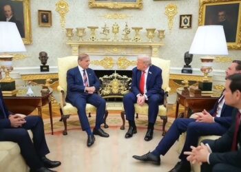 Trump Hosts Pakistan PM, Army Chief at White House