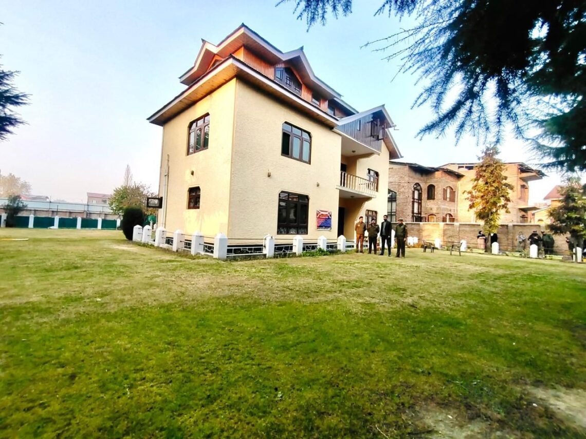J&K Police Attach Property of Former Bar President Mian Qayoom
