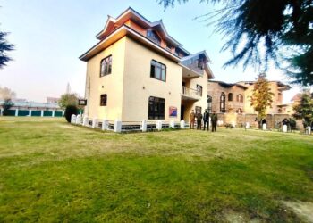 J&K Police Attach Property of Former Bar President Mian Qayoom