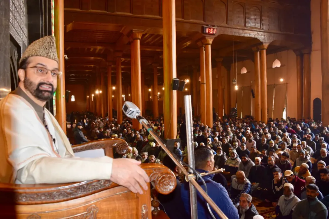 Mirwaiz Condemns Public Violation of Woman’s Dignity by Bihar CM