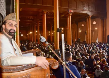 Mirwaiz Condemns Public Violation of Woman’s Dignity by Bihar CM 