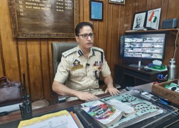 Roads Not For Business: SSP Traffic Warns Car Dealers In Srinagar