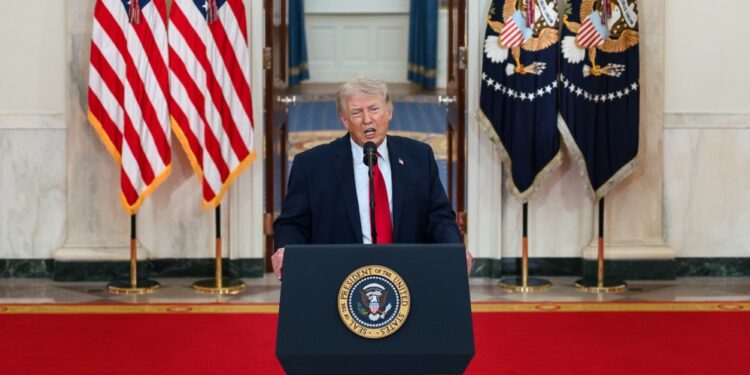 Trump Extends Iran Ceasefire, Maintains Blockade Amid Uncertain Talks