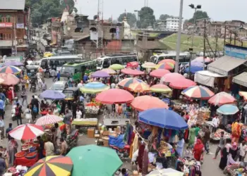 SMC to Crack Down on Encroaching Car Dealers, Plans Street Vendor Policy in Srinagar