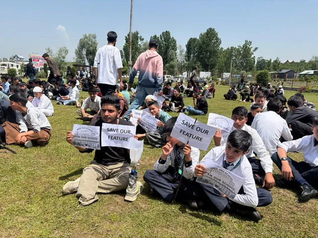 Students, Parents Protest Closure of Jamia Siraj-ul-Aloom in Shopian