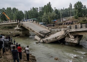 10 Injured As Newly Constructed Bridge Collapses In Baramulla