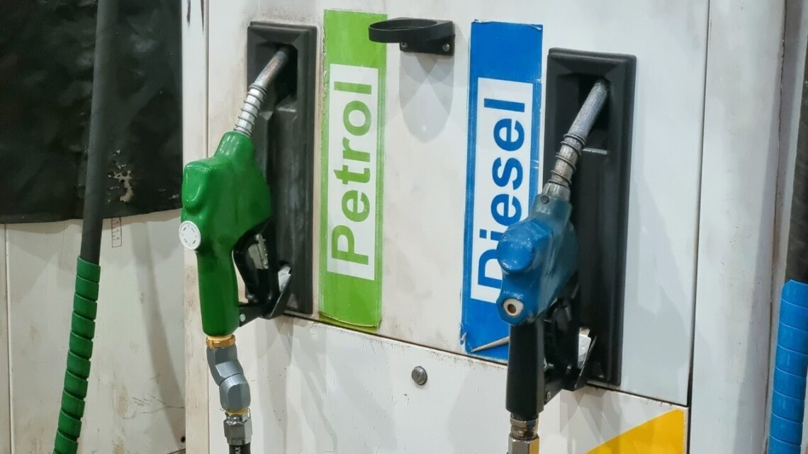 Govt Bars Bulk Purchases of Petrol, Diesel at Pumps