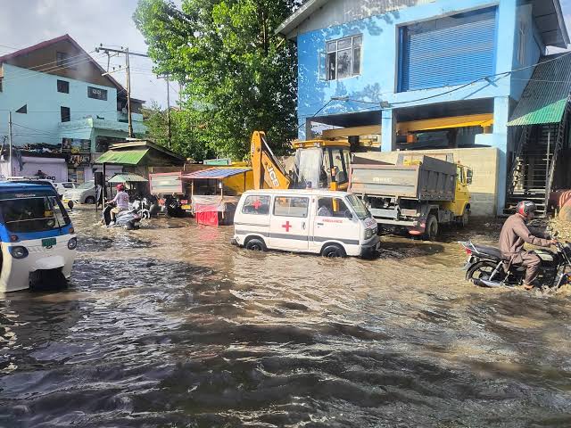 Heavy Rainfall Inundates Parts of Srinagar, Exposes Urban Drainage Woes