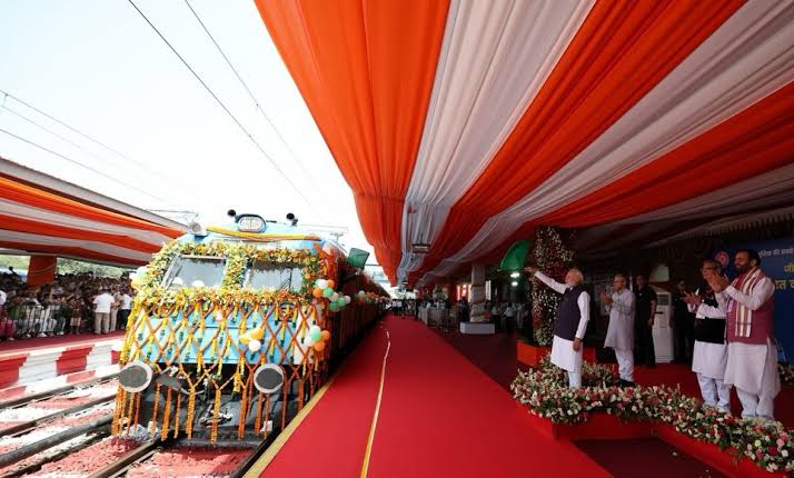 India’s First Hydrogen-Powered Train Flagged Off